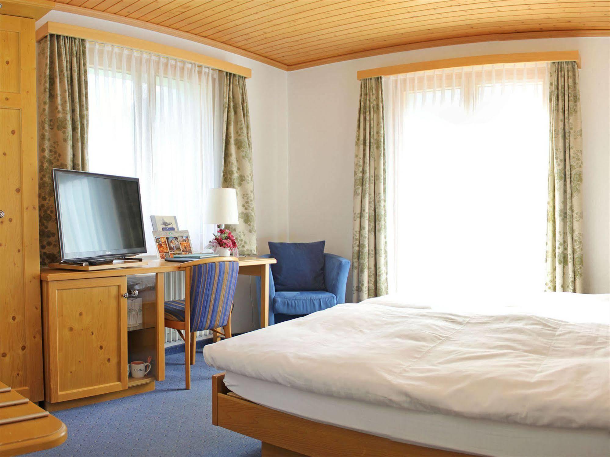Hotel Alpenblick 3*