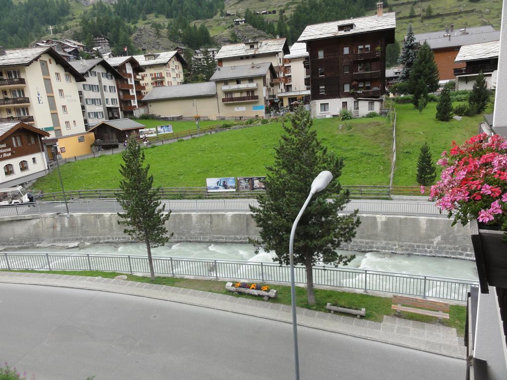 City Hotel