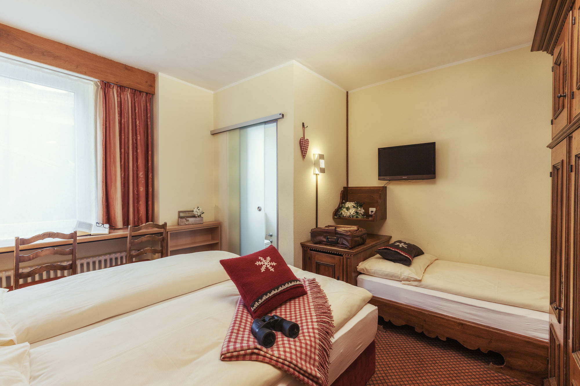 Le Petit Charme-inn Hotel