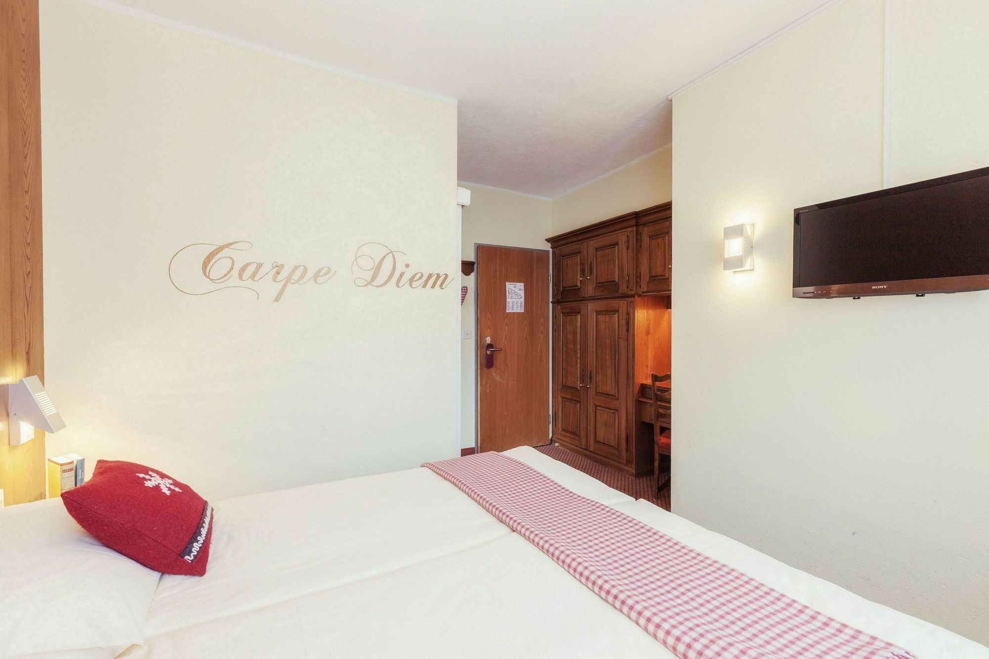 Le Petit Charme-inn Hotel