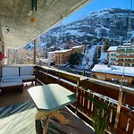 Cosy Modern Apartment With Balcony And Matterhorn View