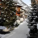 Central & Elegant Apartments,Partially With Fireplace, By Zermatt Rental