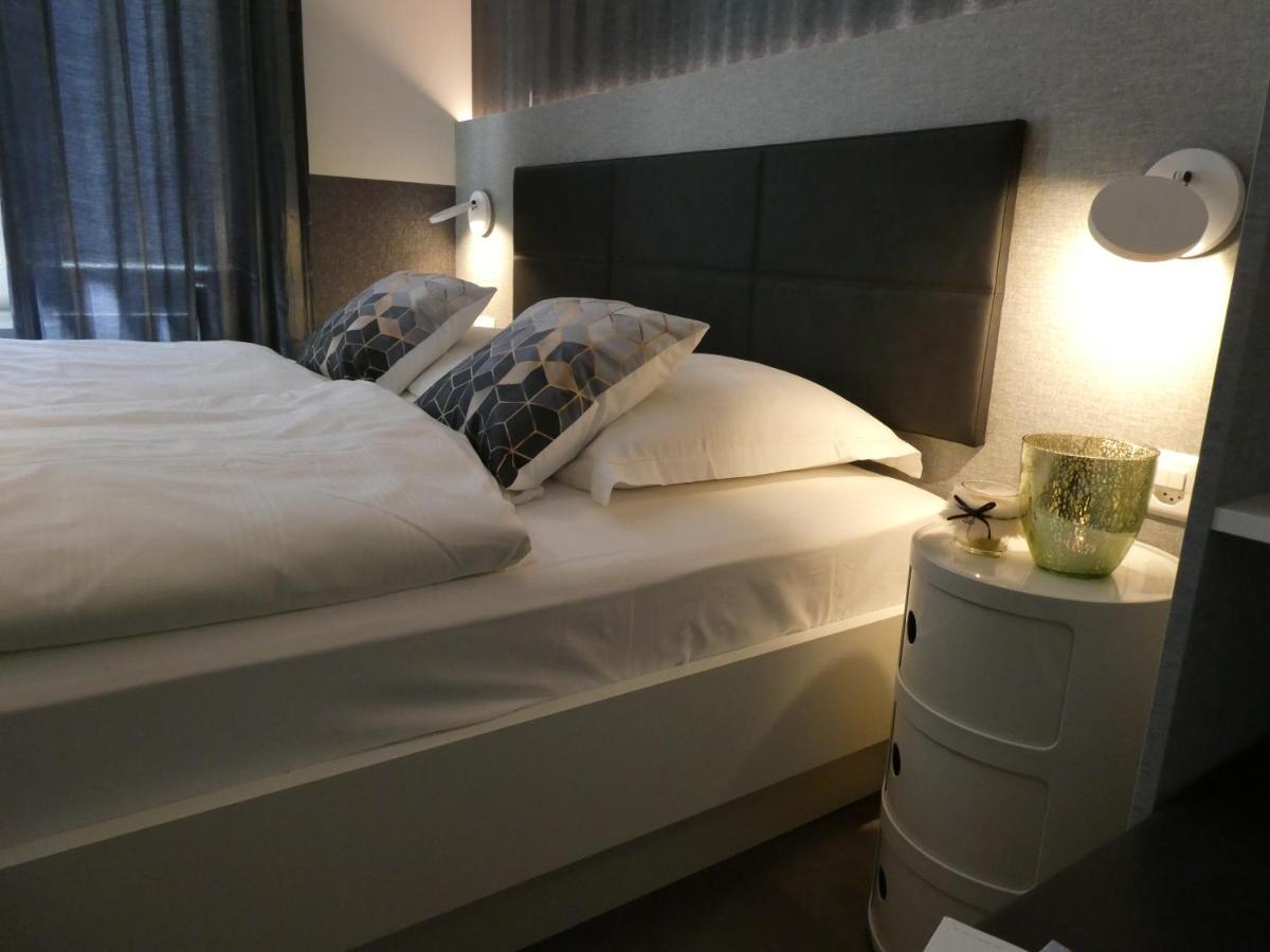 Central & Elegant Apartments,Partially With Fireplace, By Zermatt Rental *