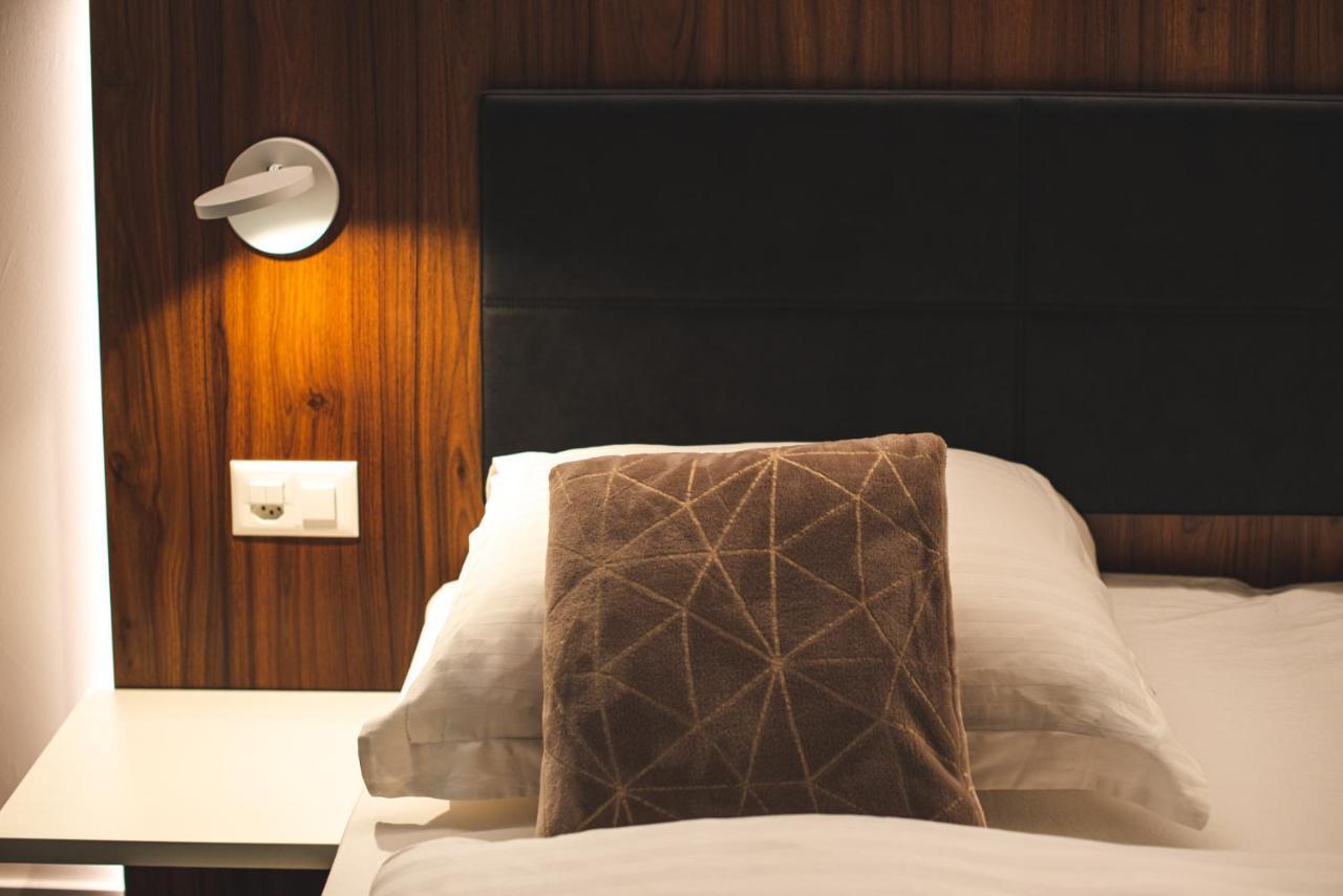 Central & Elegant Apartments,Partially With Fireplace, By Zermatt Rental