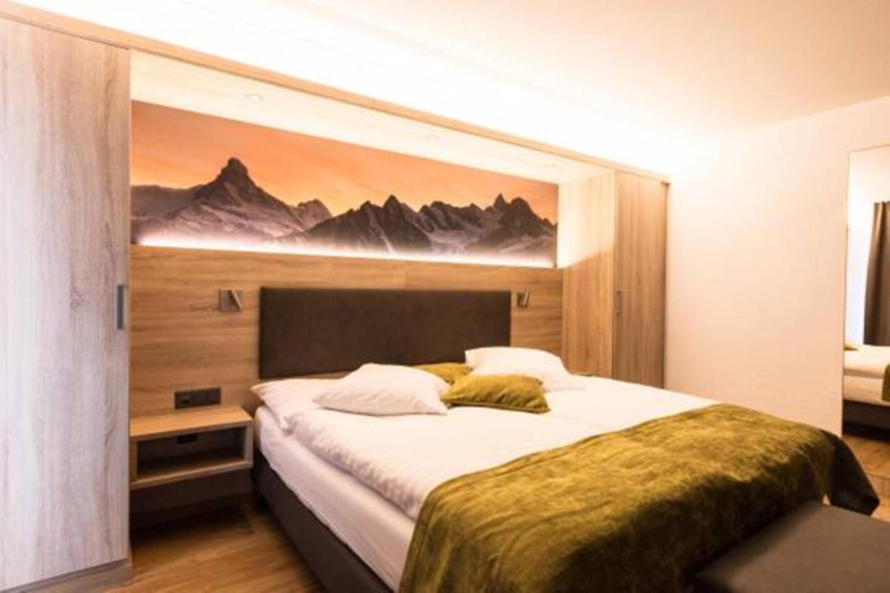 Bristol Hotel 3*
