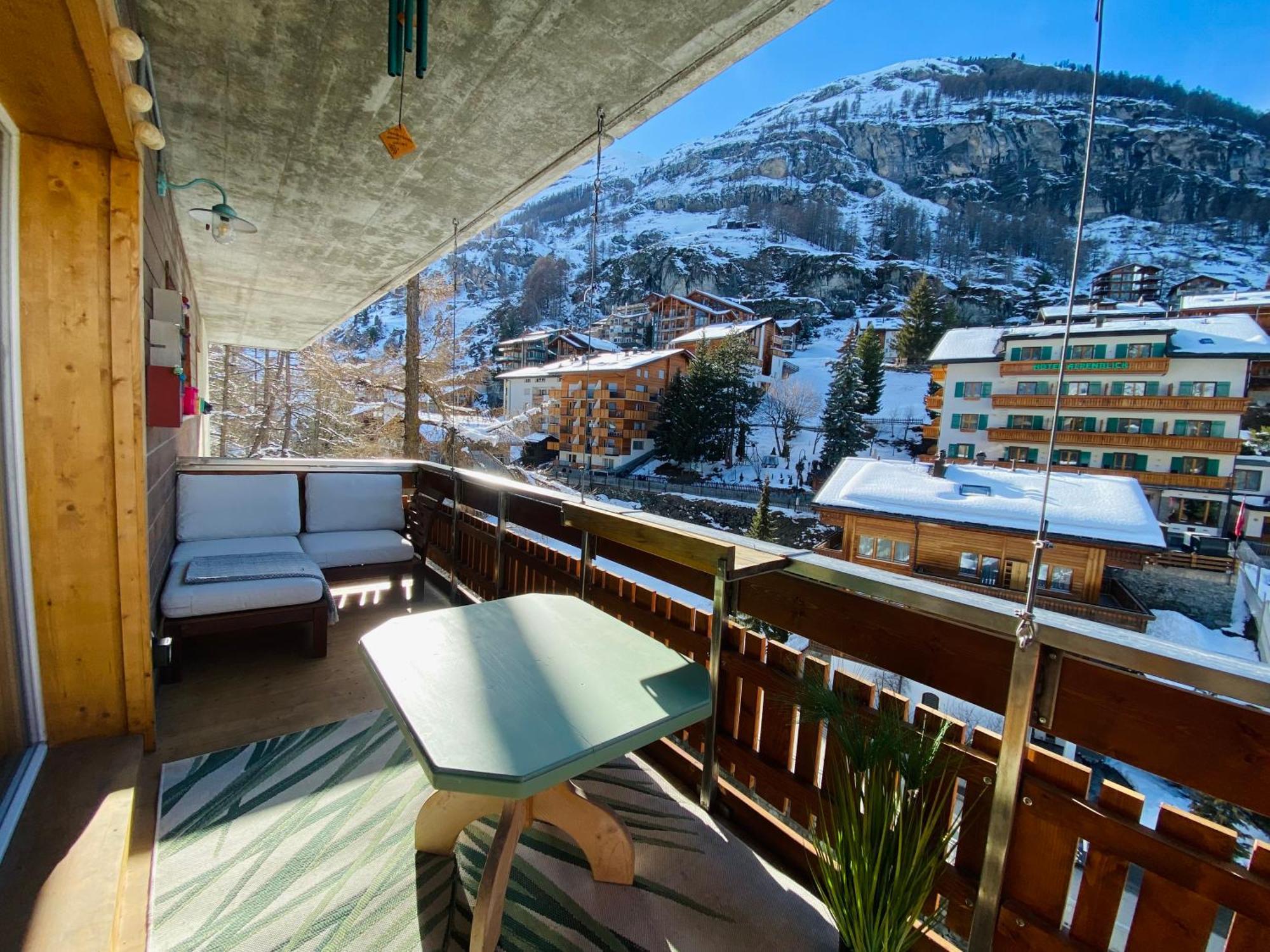Cosy Modern With Balcony And Matterhorn View *