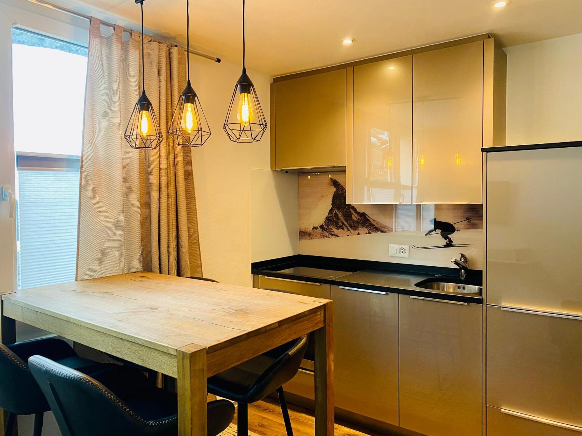 Cosy Modern With Balcony And Matterhorn View Apartment *