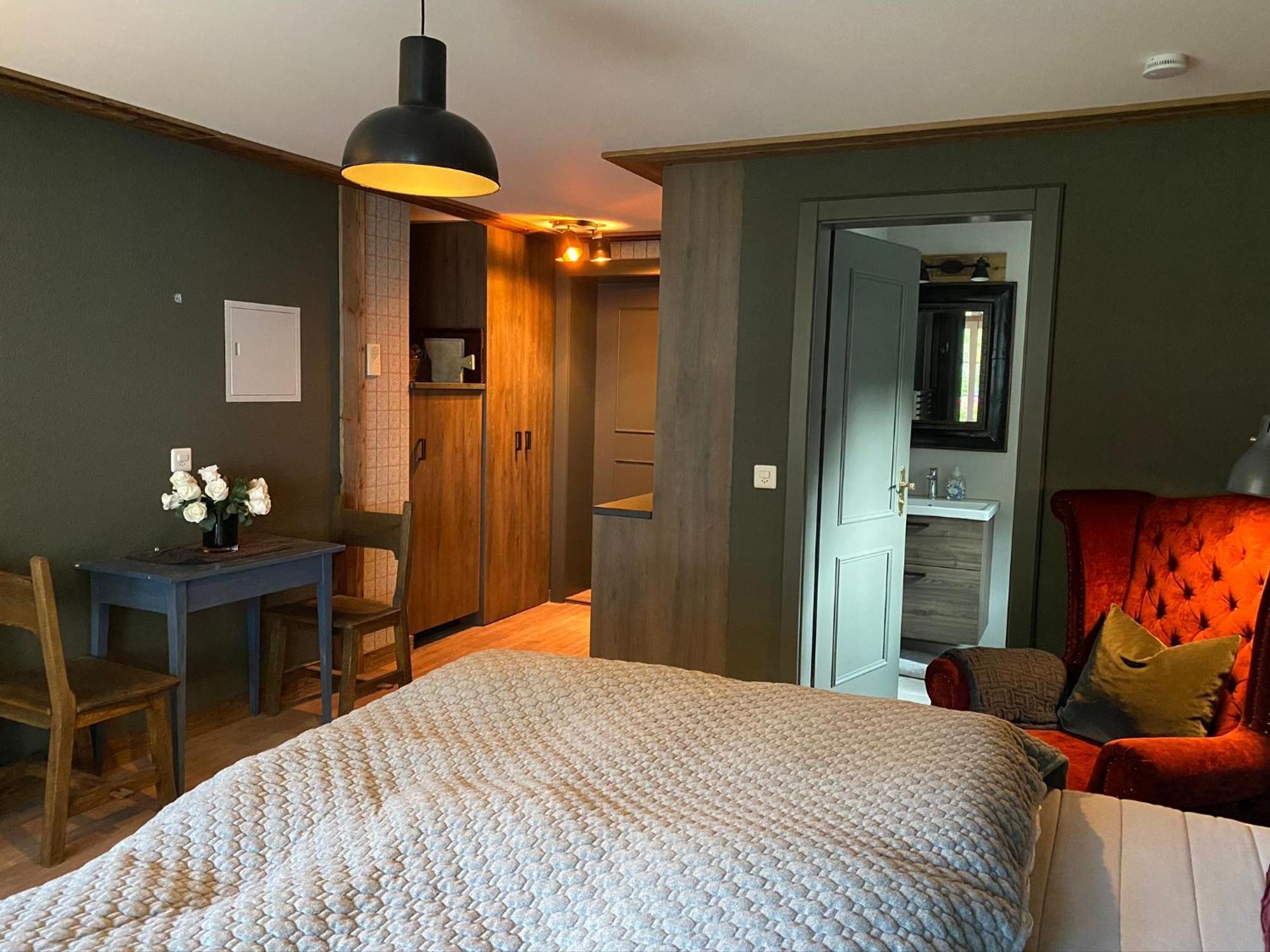 Bull Apartment *