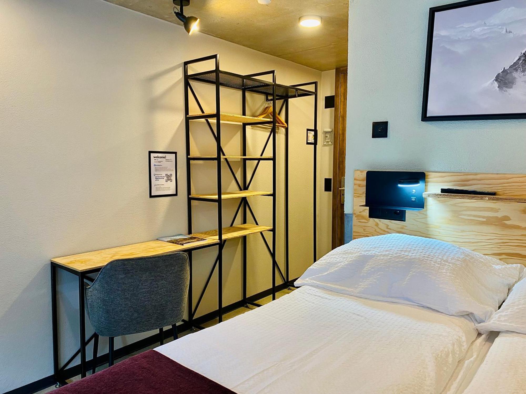 Peaky Riders Self Check-in Hotel *