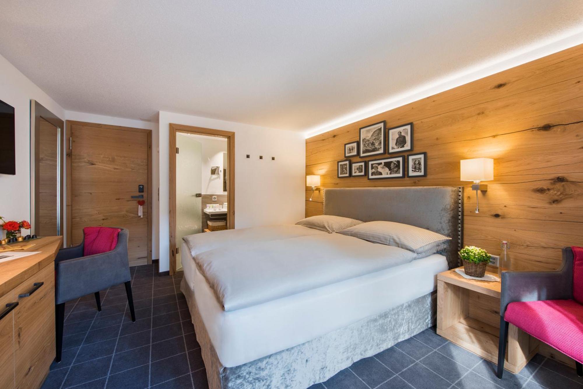 Hotel Chesa Valese 4*