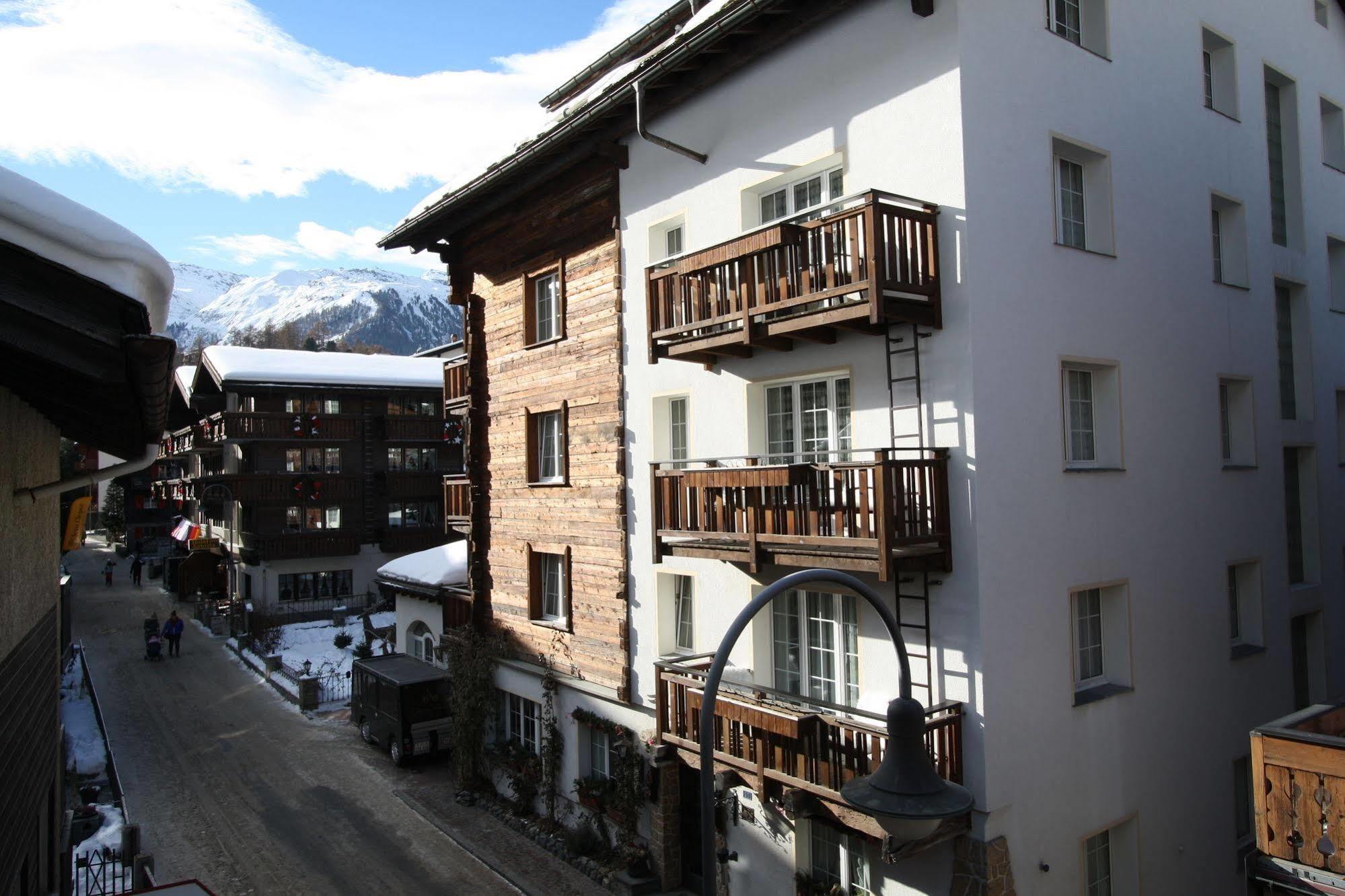 Central & Elegant Apartments,Partially With Fireplace, By Zermatt Rental *