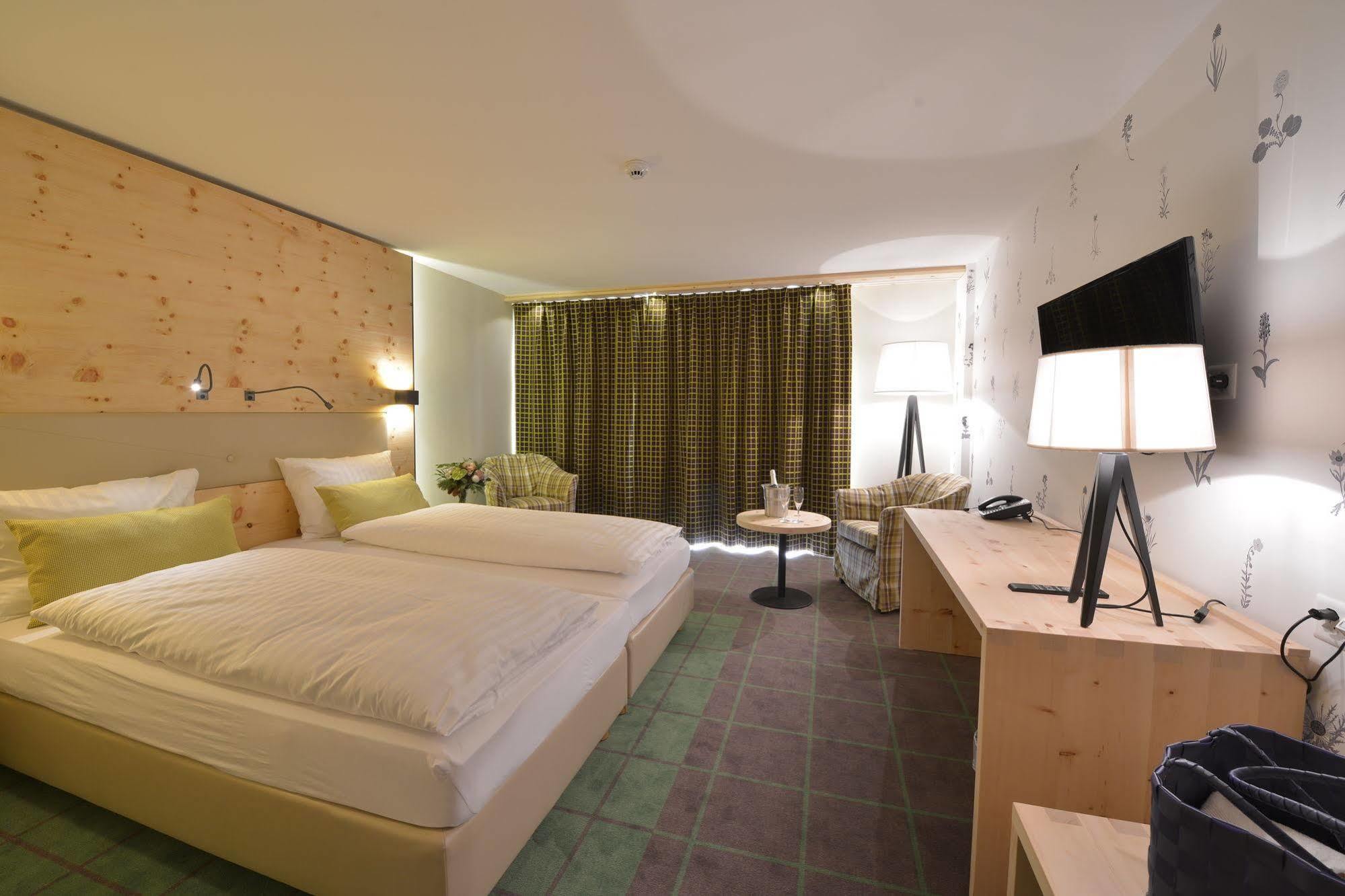 Alpenhotel Fleurs De 4*