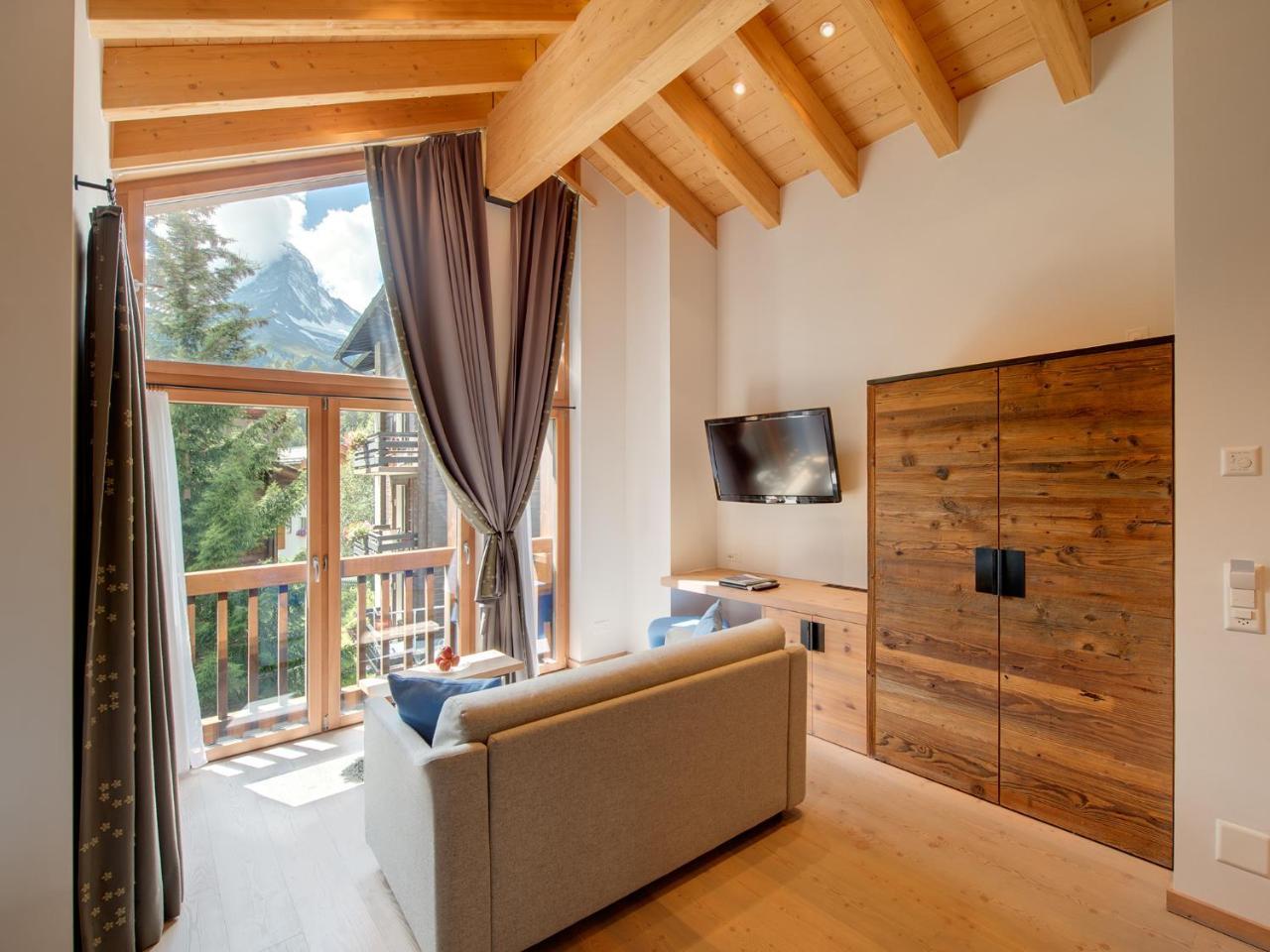Europe & Hotel 4*