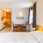 Haus Zer Weidu