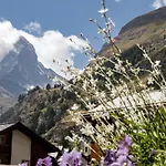 Village Apartment With Matterhorn View