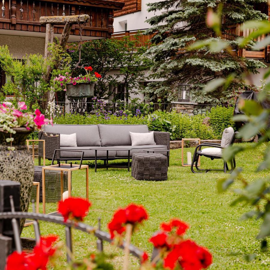 Chesa Valese Hotel