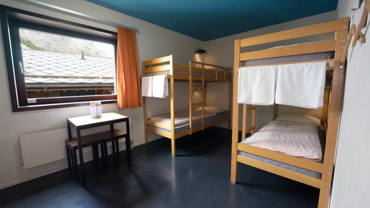 Youth Hostel *