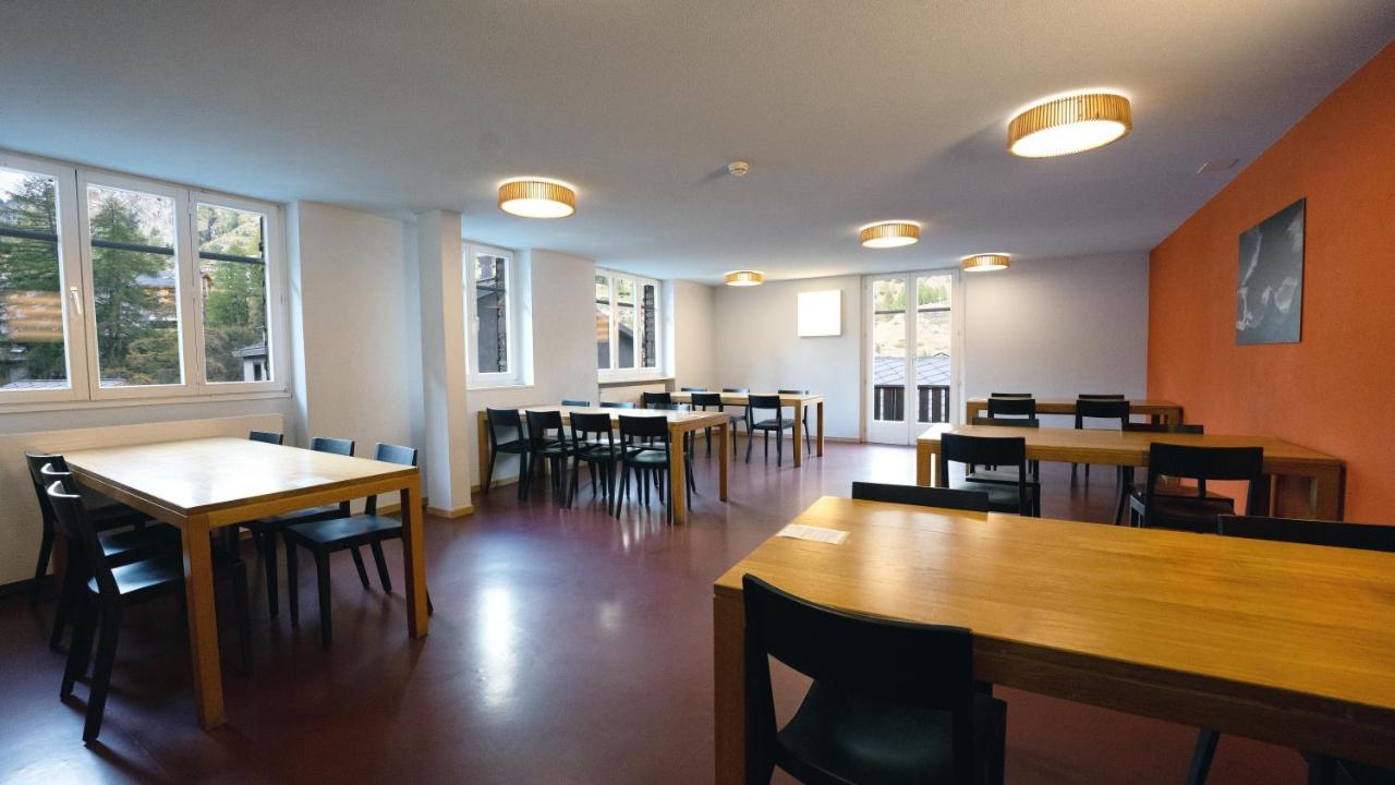 Youth Hostel *