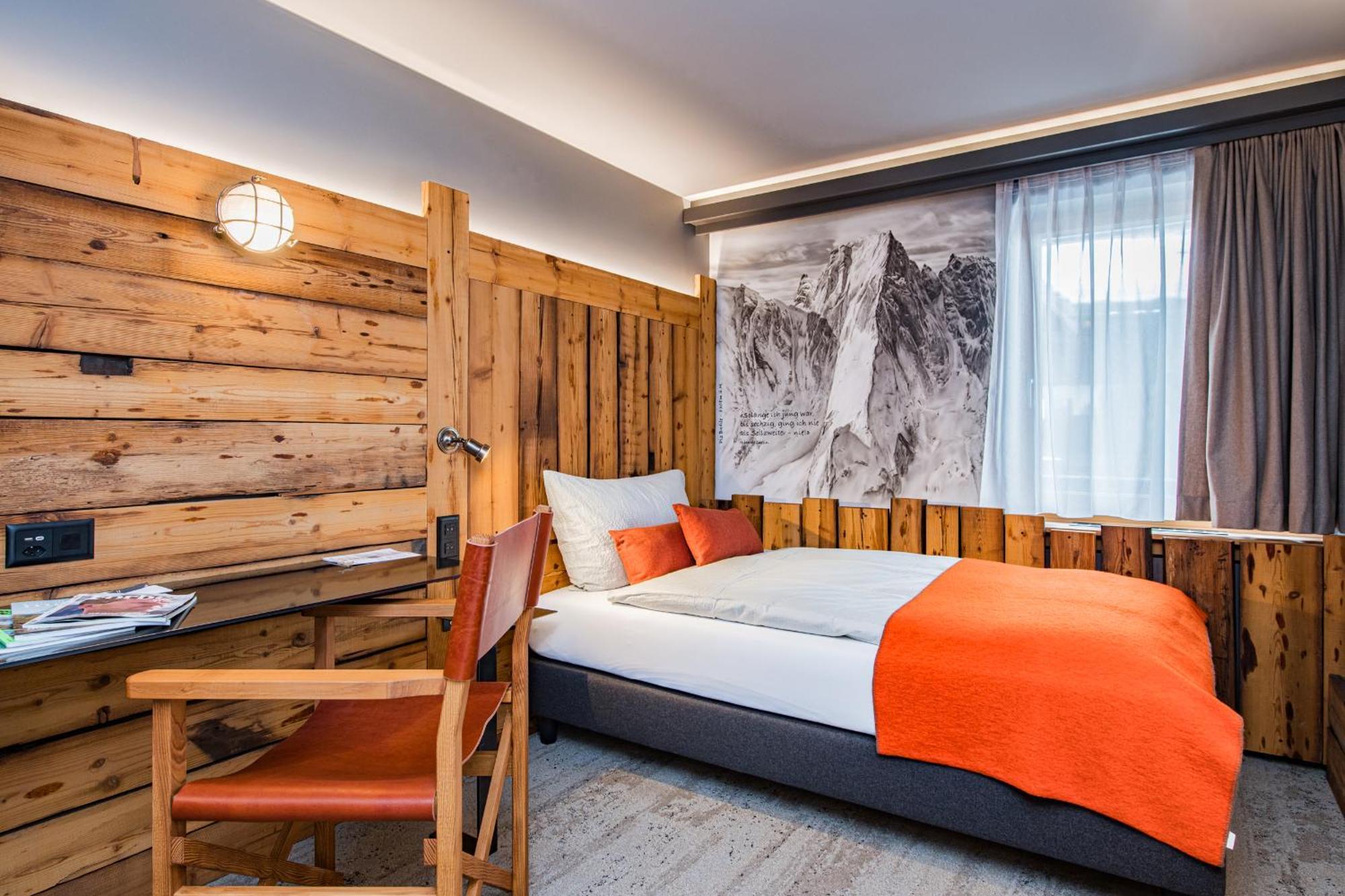 Hotel Basecamp 3*