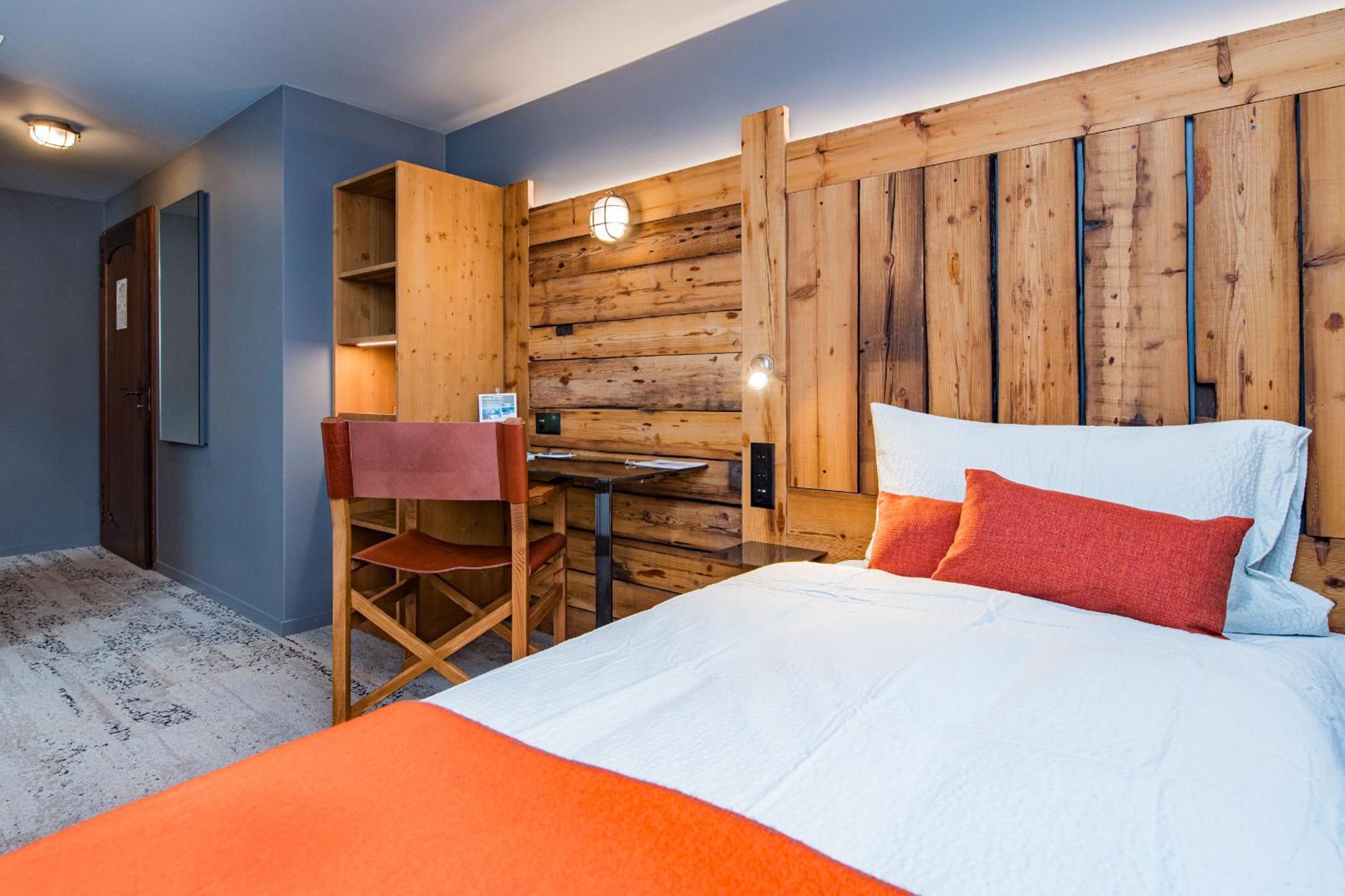 Basecamp Hotel 3*