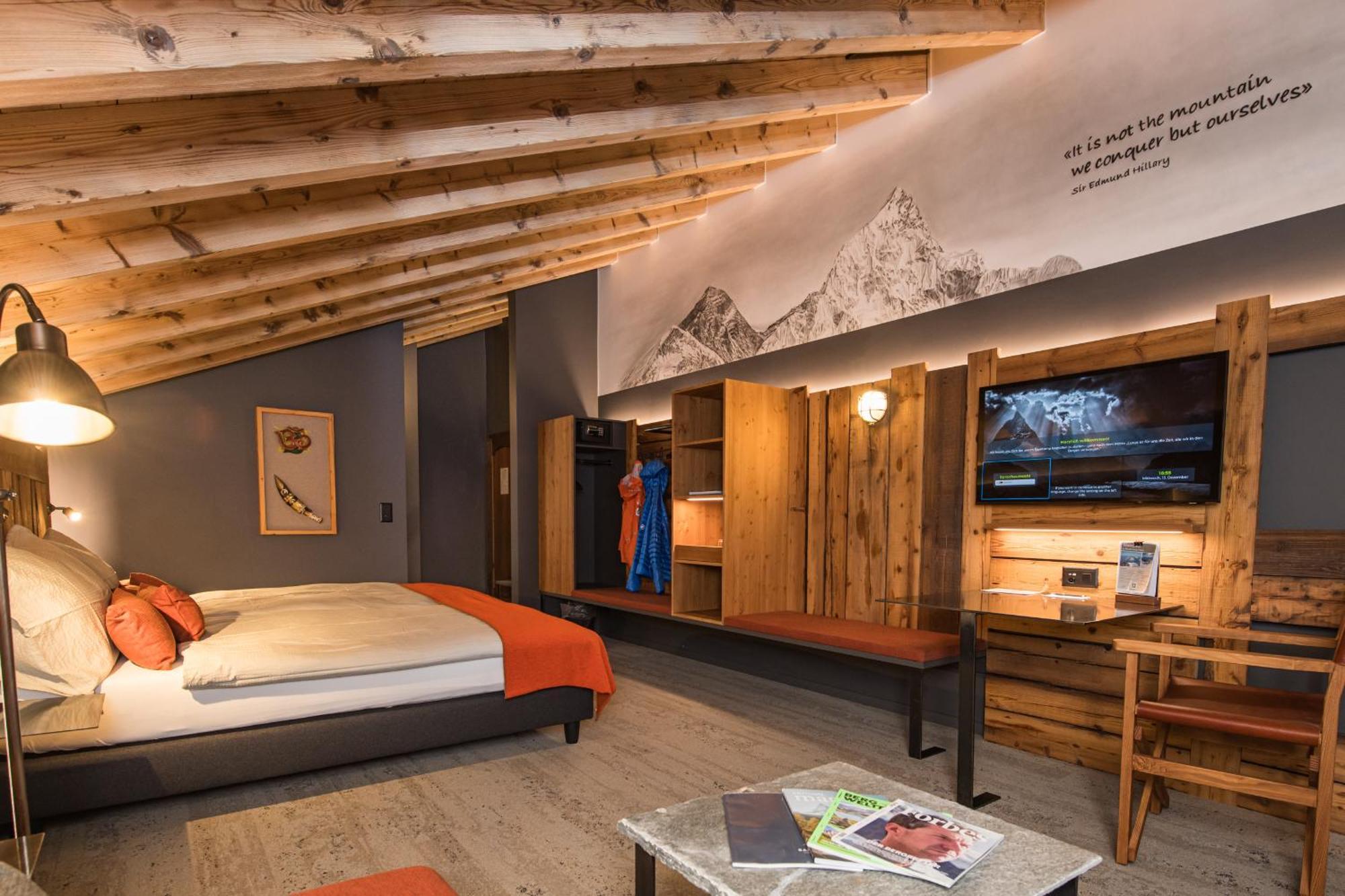 Hotel Basecamp 3*