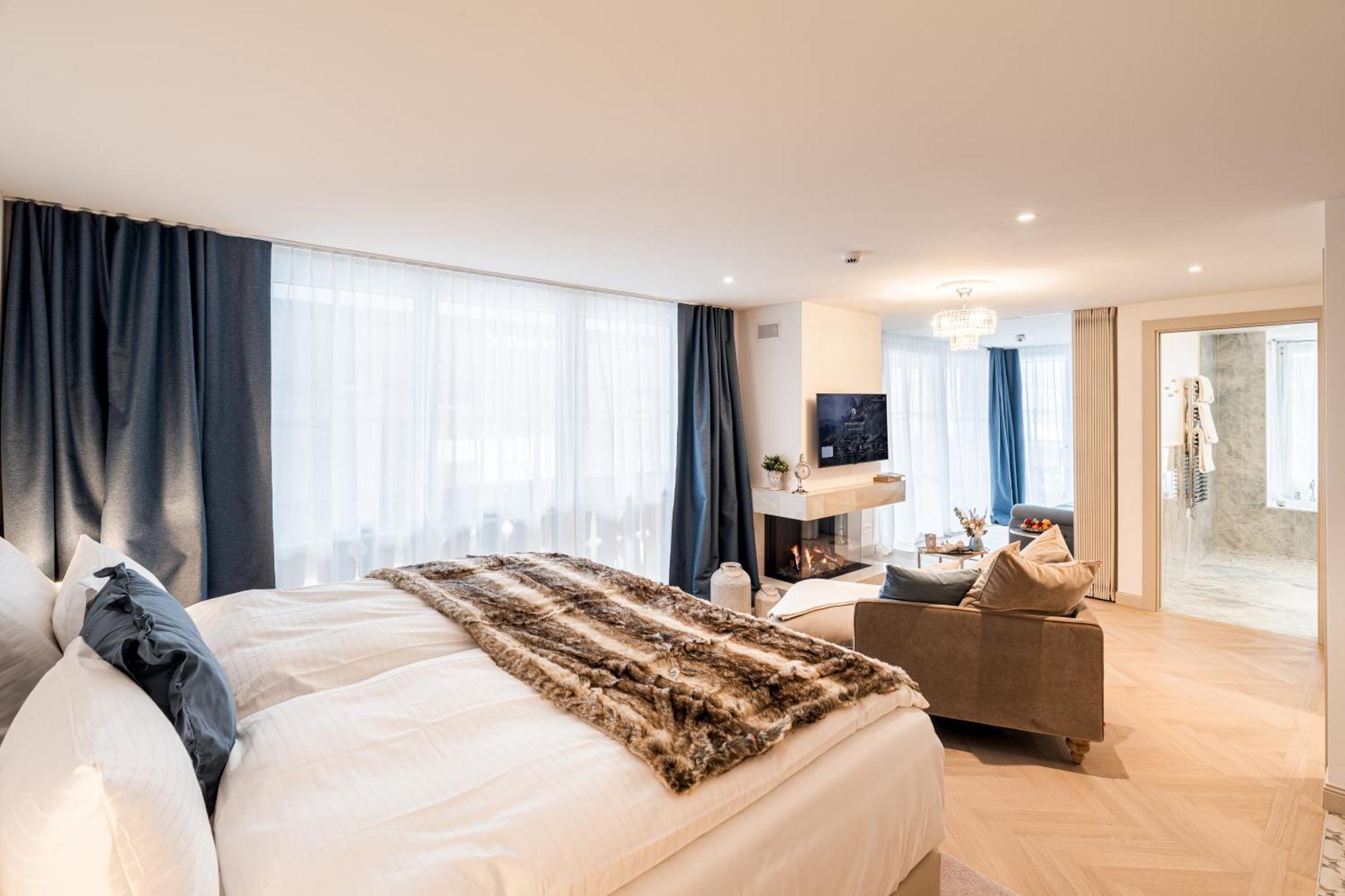 Mirabeau Etoile Hotel