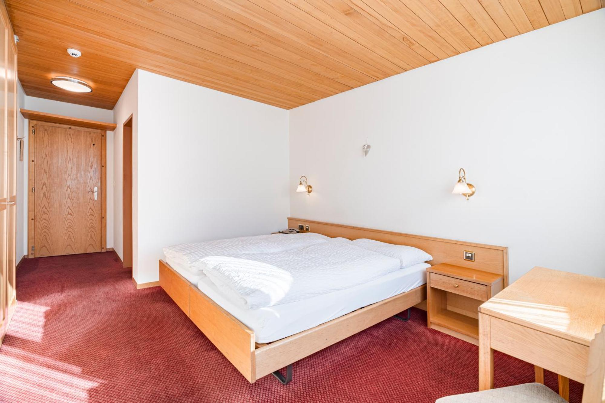 Parnass Hotel 3*