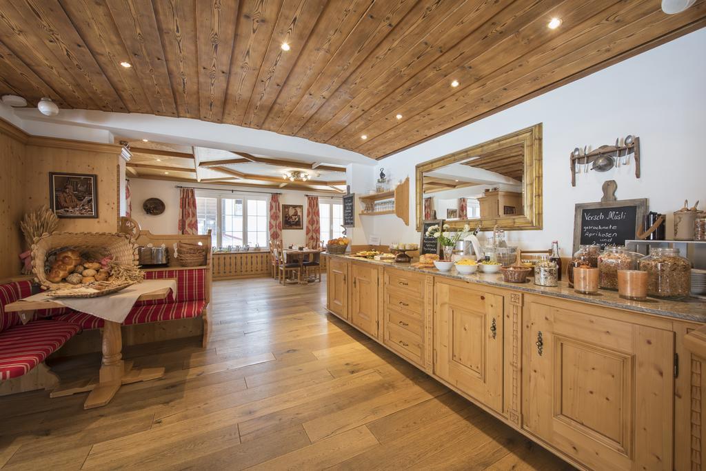 Hotel Chesa Valese 4*