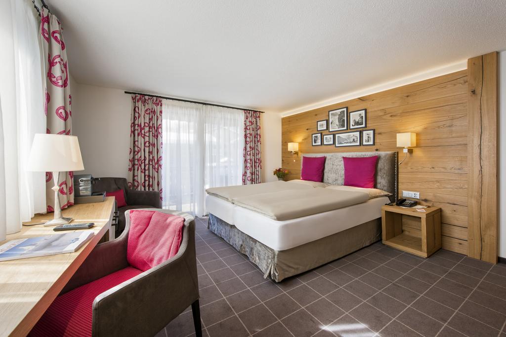 Hotel Chesa Valese 4*