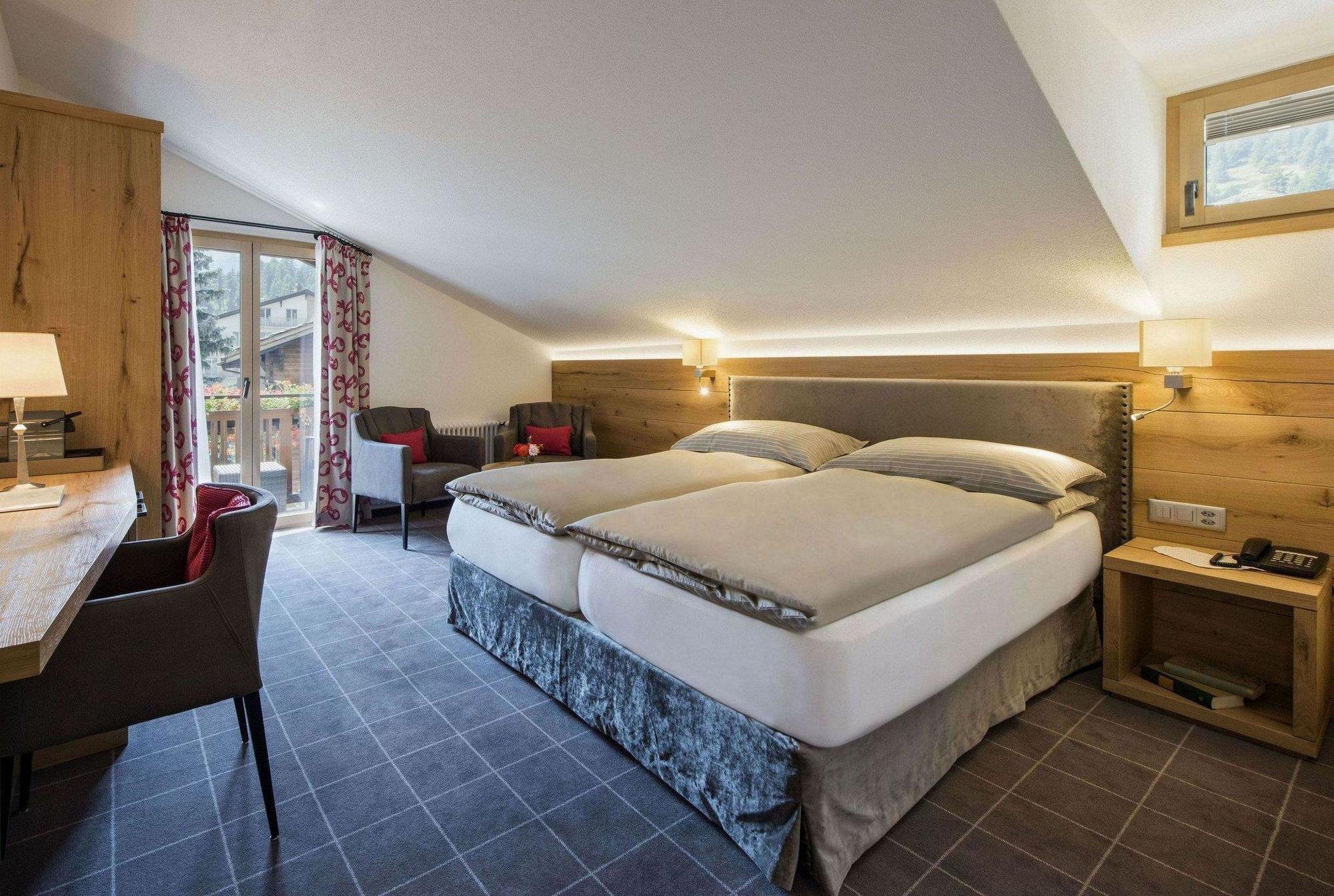 Chesa Valese Hotel