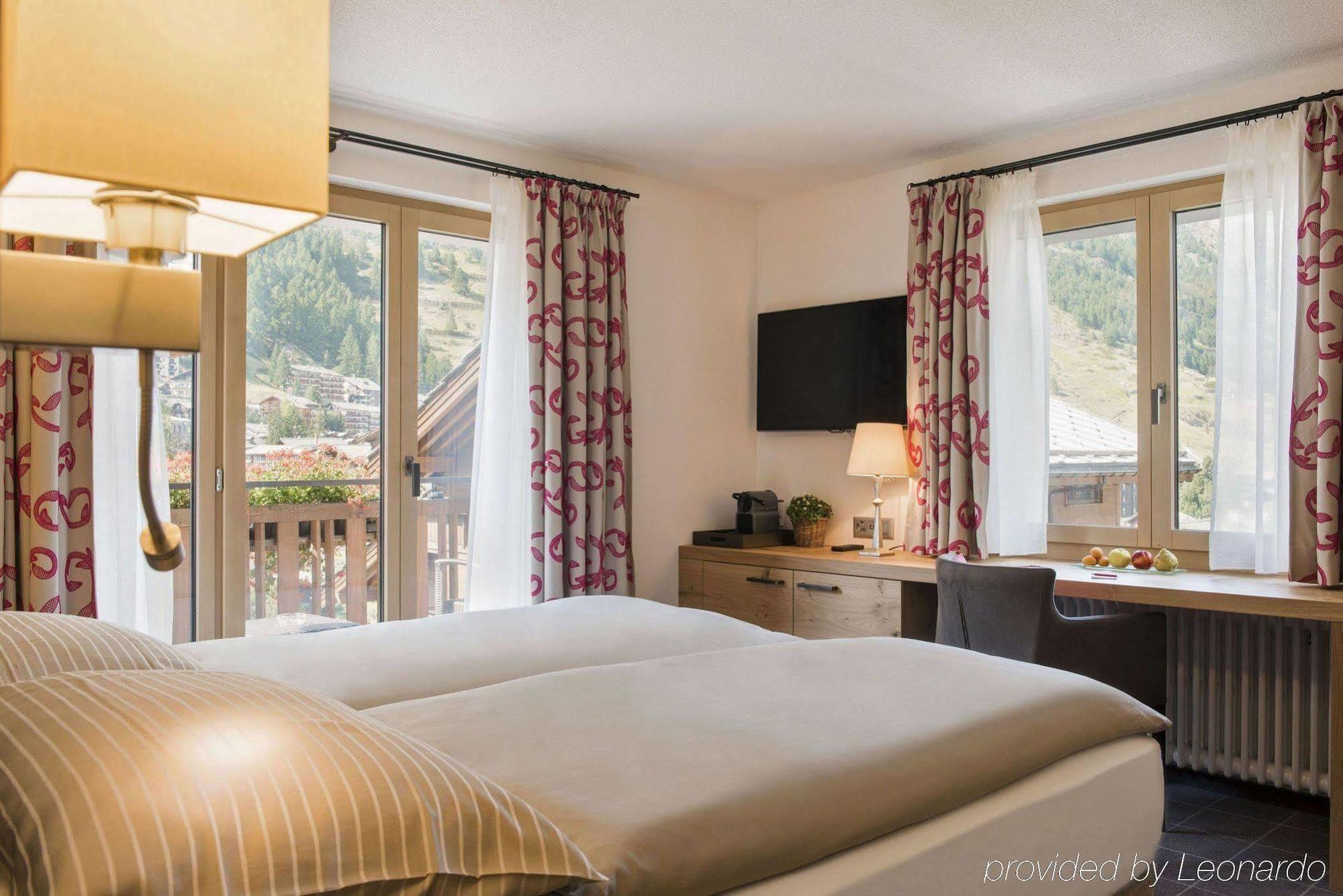 Hotel Chesa Valese 4*