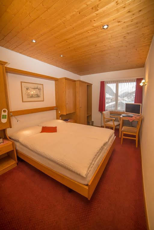 Parnass Hotel 3*