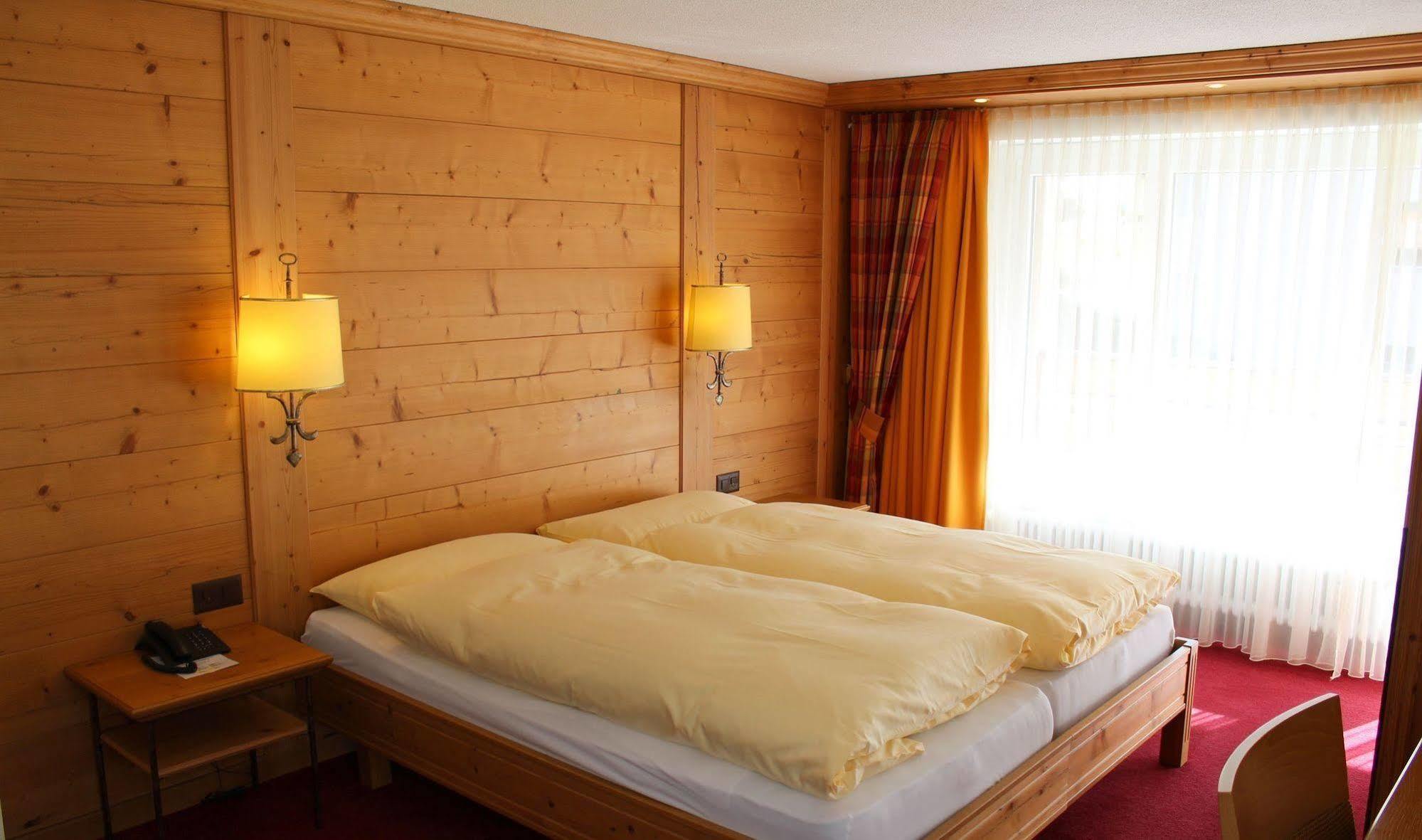 Hotel Holiday 3*